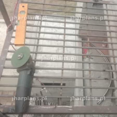 میٹل ریلنگ کی سائیٹ پر سیدھ (الائنمنٹ) کا کام