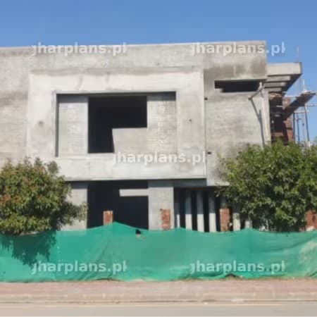پاکستان میں زیرِ تعمیر دو منزلہ گھر