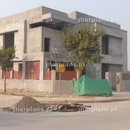 پاکستان میں دو منزلہ گھر تکمیل کے قریب ہے