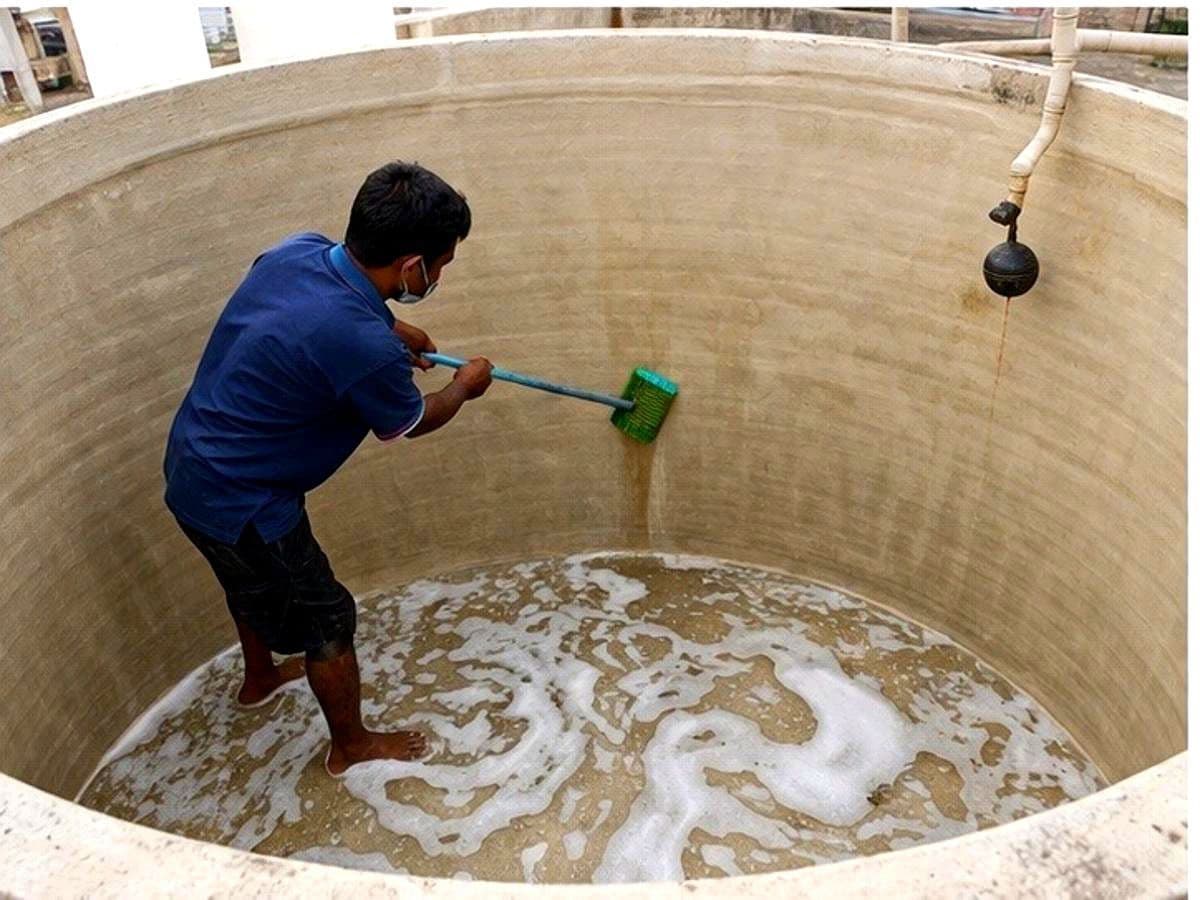 Cleaning of underground/overhead water tank