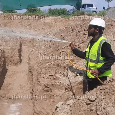 تعمیر کے مرحلے میں گھر کی بنیاد پر دیمک ماراسپرے (اینٹی دیمک اسپرے) تعمیر کے مرحلے میں گھر کی بنیاد پر دیمک ماراسپرے (اینٹی دیمک اسپرے)